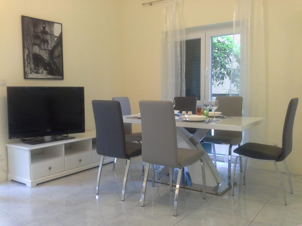 Sabina Apartments Omiš Oda fotoğraf